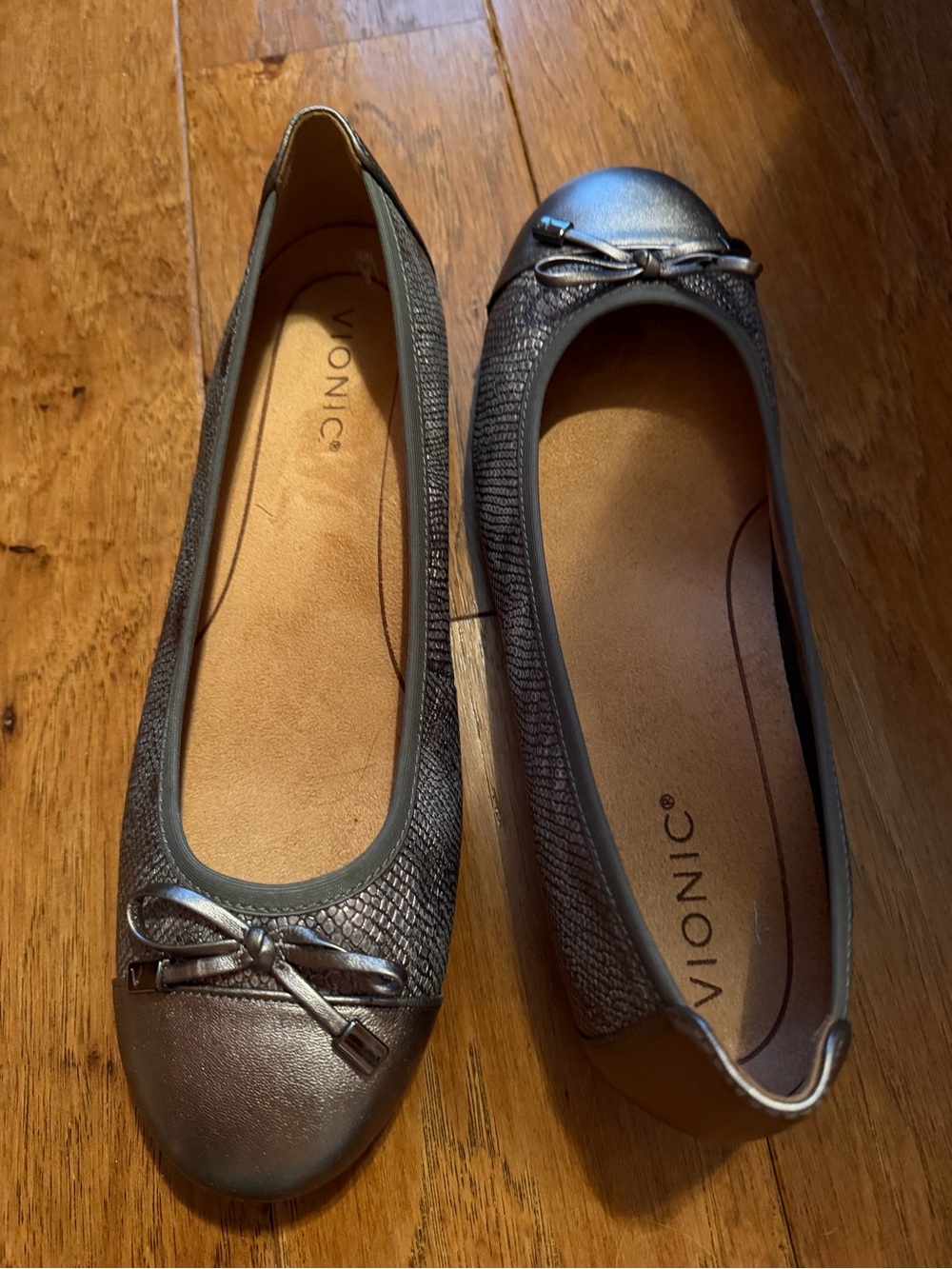 Vionic Women's Metallic Pewter Ballet Flats